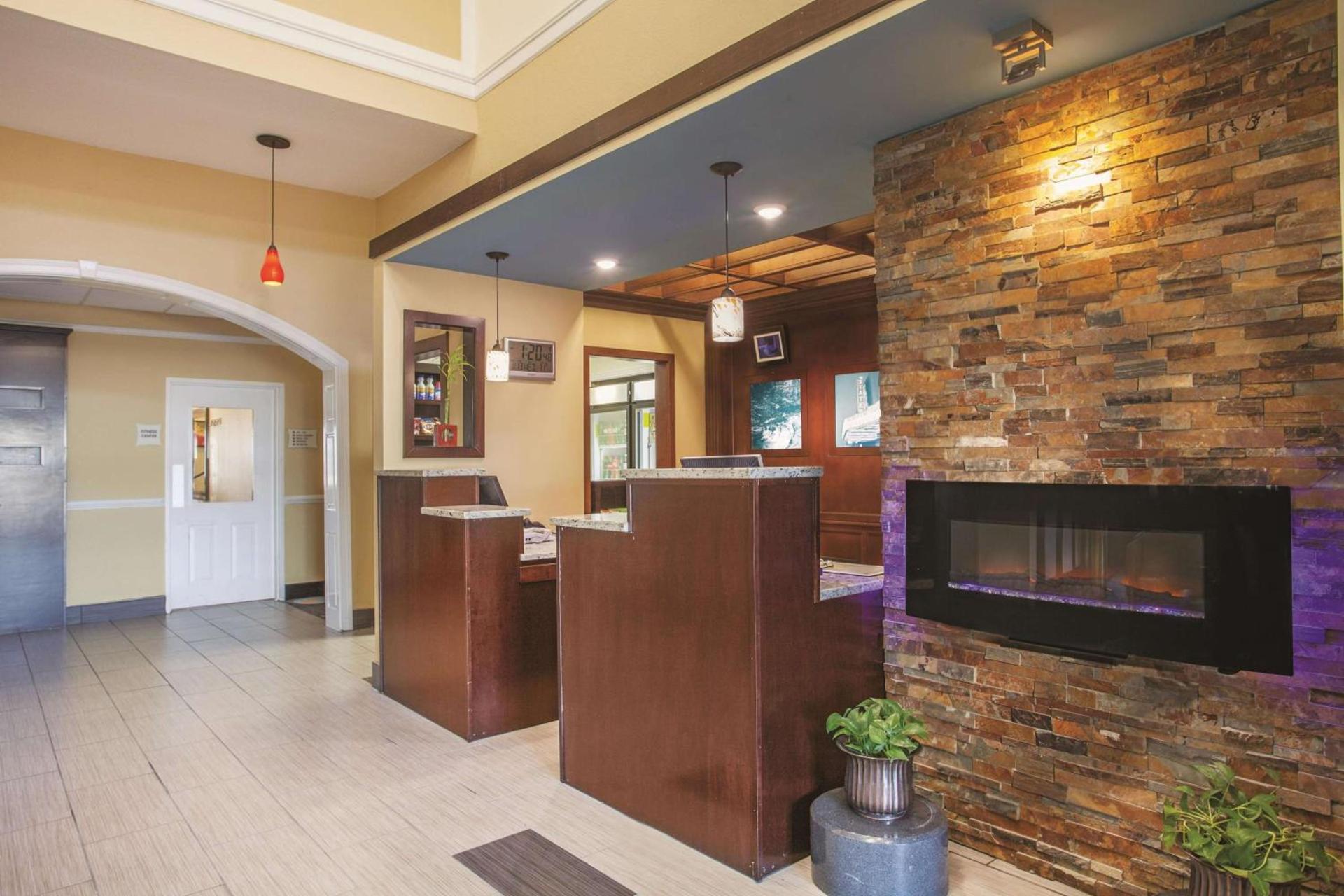 La Quinta by Wyndham Elizabethtown photo 16