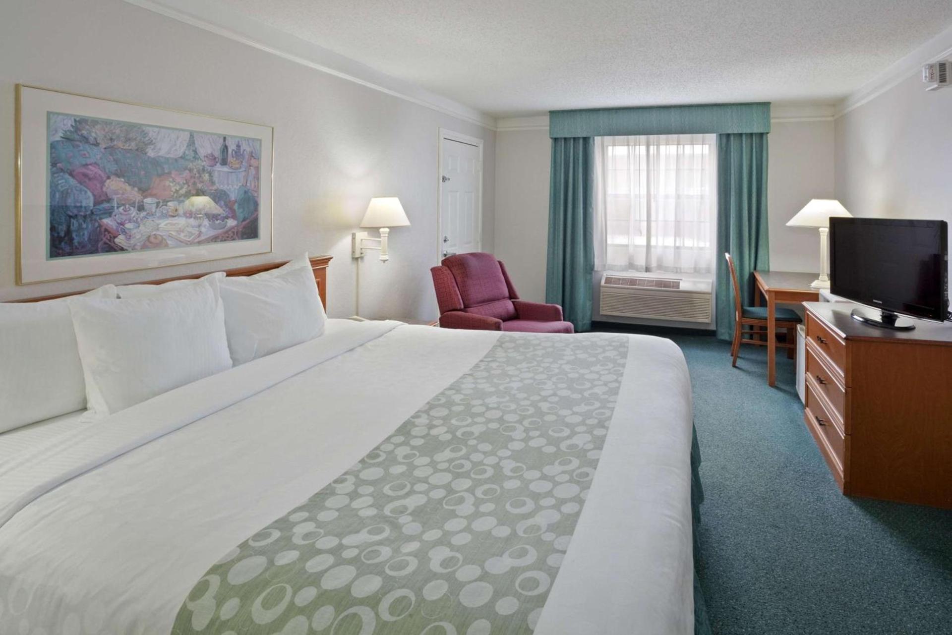 La Quinta Inn by Wyndham Omaha West photo 9