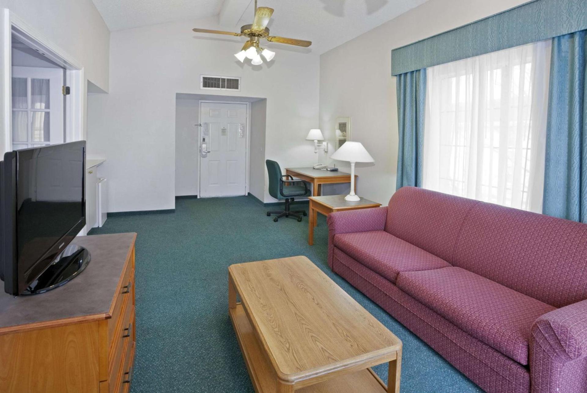 La Quinta Inn by Wyndham Omaha West photo 15