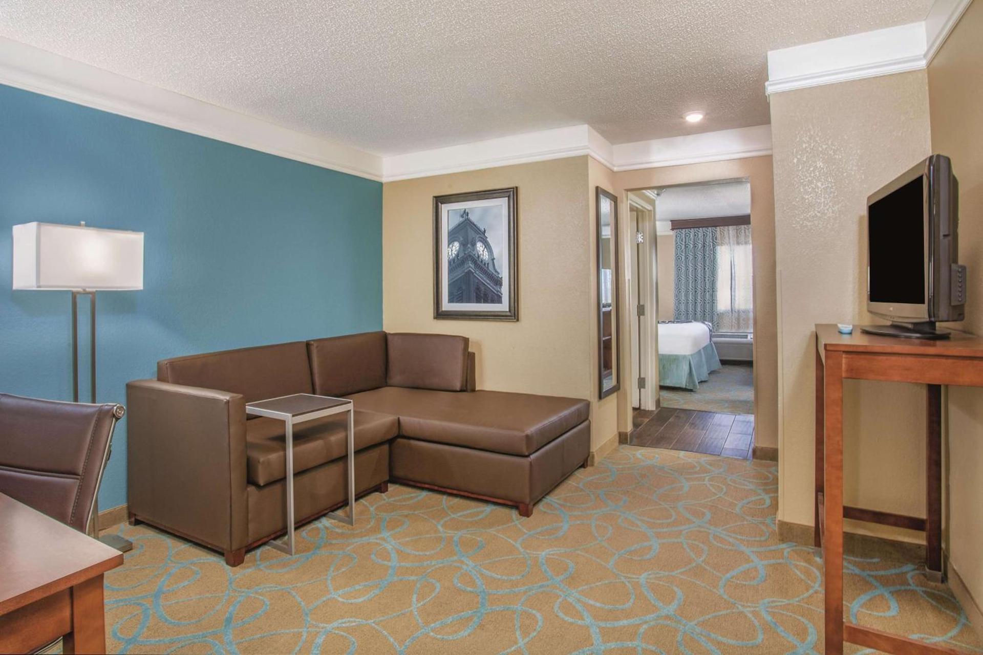 La Quinta by Wyndham Elizabethtown photo 20