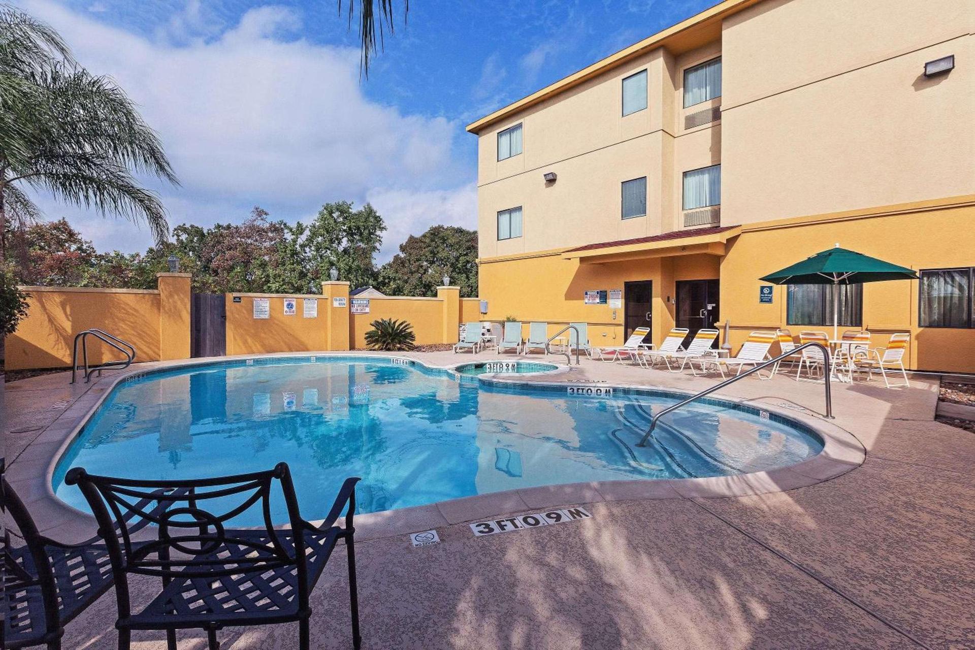 La Quinta by Wyndham Pasadena photo 8