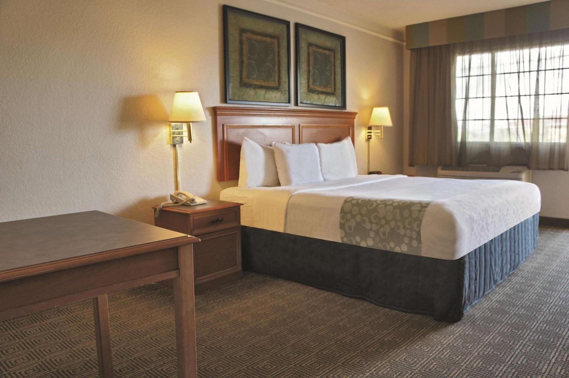 La Quinta Inn by Wyndham Albuquerque Airport photo 11