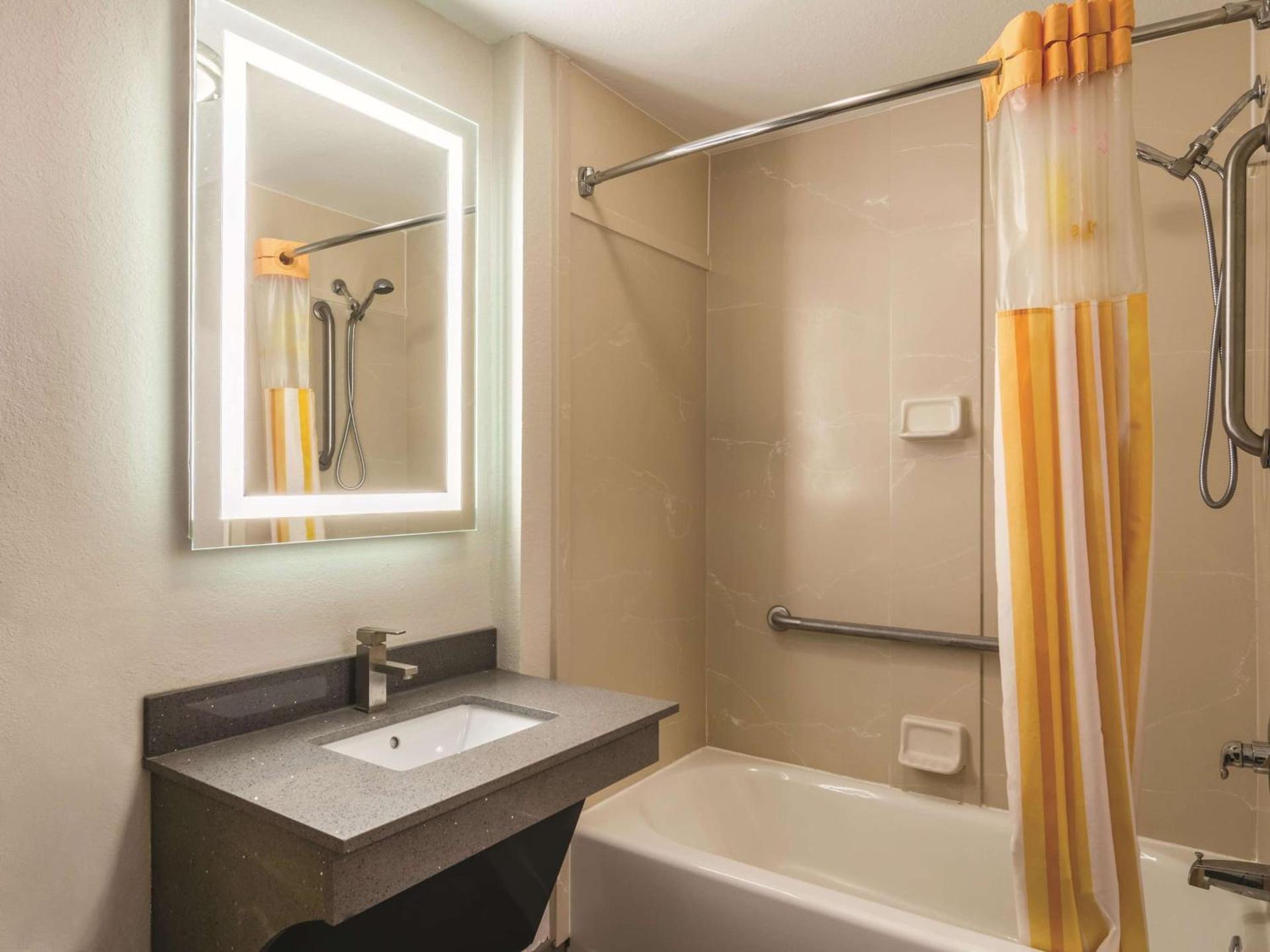 La Quinta by Wyndham Prattville photo 16