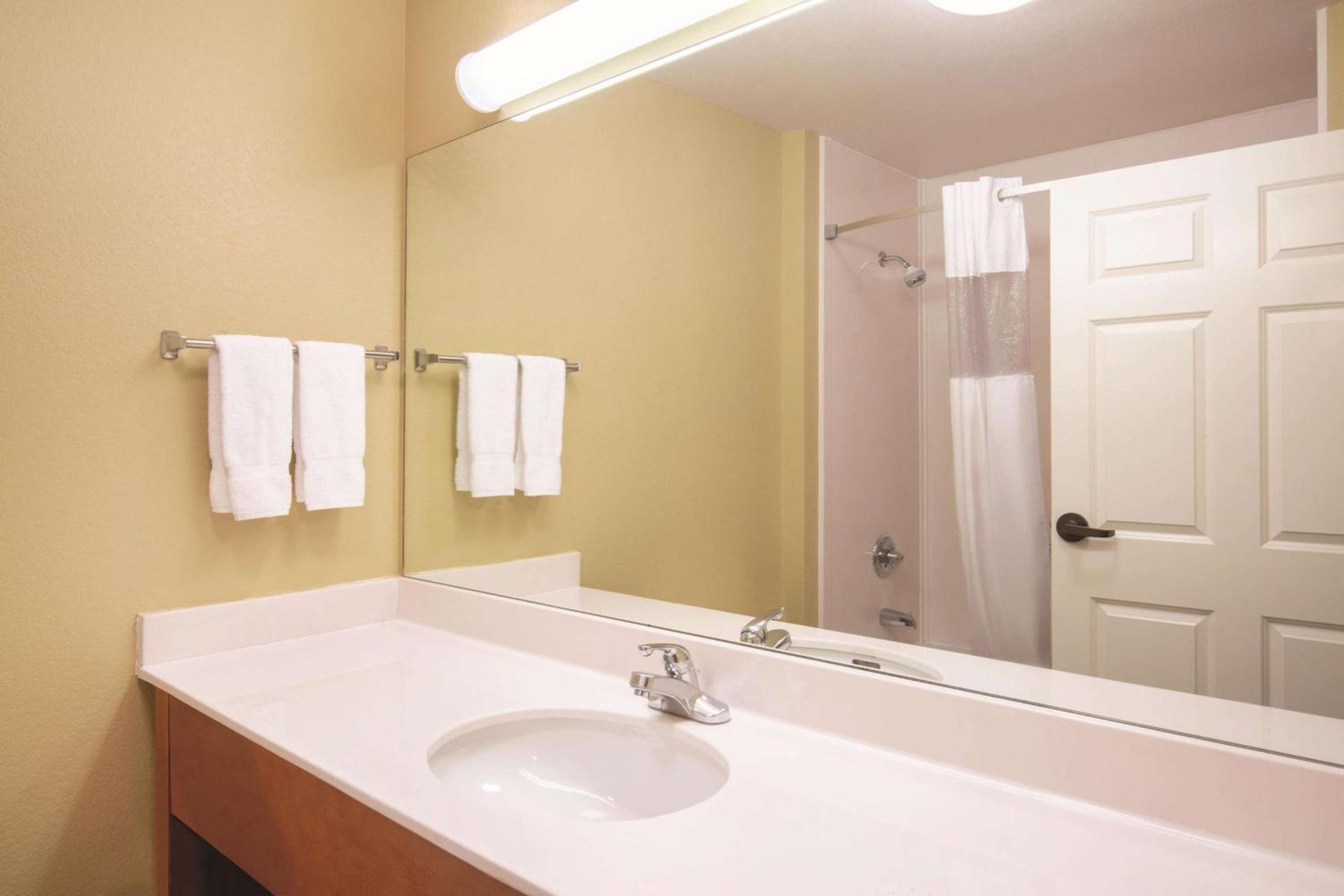 La Quinta by Wyndham Bentonville photo 2