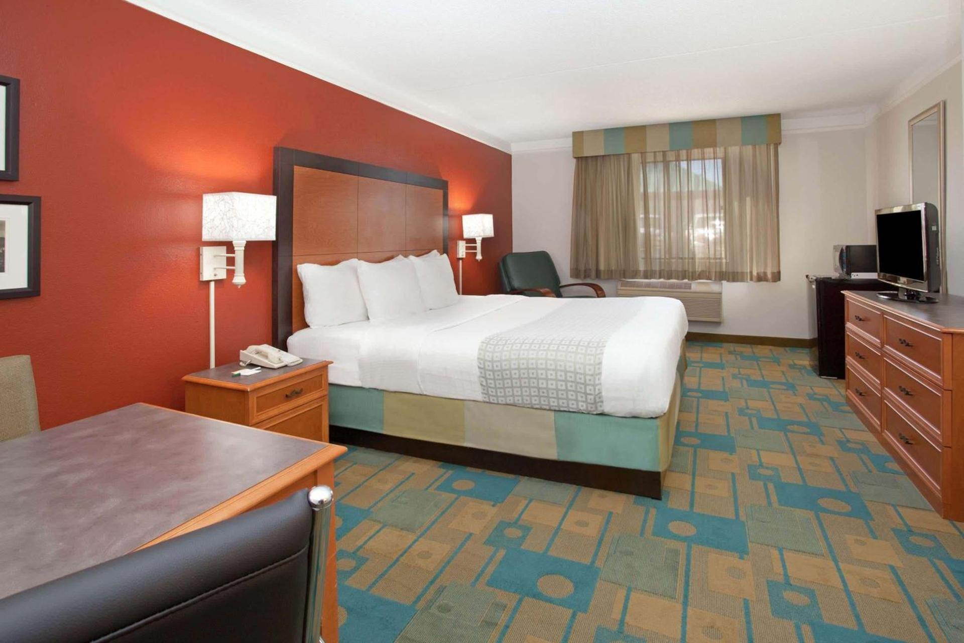 La Quinta Inn by Wyndham Cheyenne photo 4