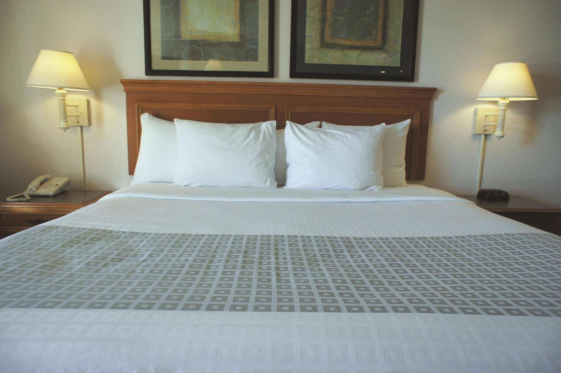 La Quinta Inn by Wyndham Albuquerque Airport photo 10