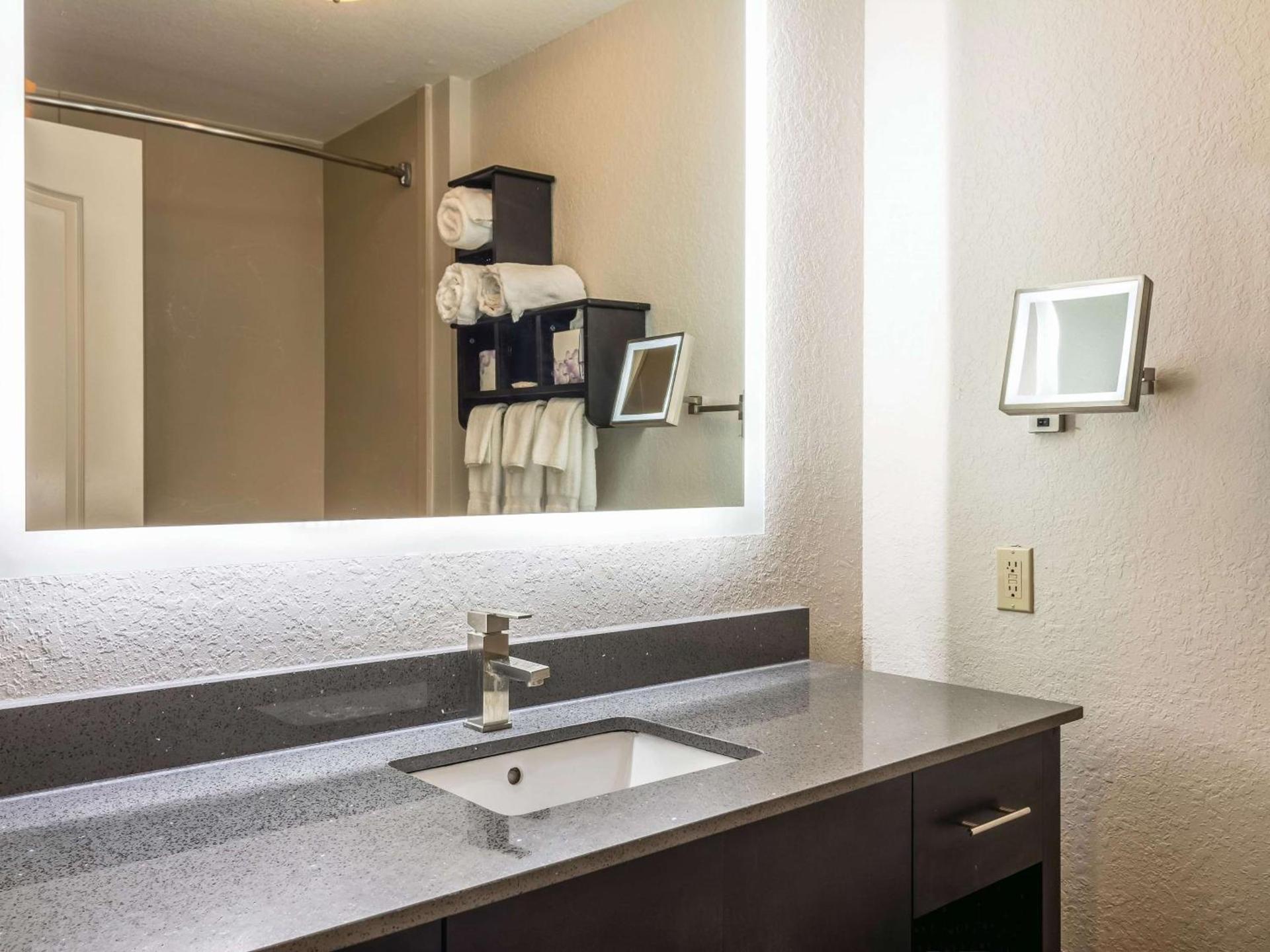 La Quinta by Wyndham Prattville photo 12
