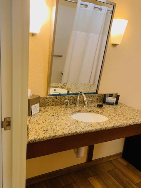 Wingate by Wyndham Elkins photo 59