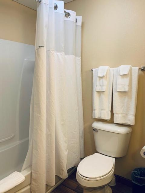 Wingate by Wyndham Elkins photo 56