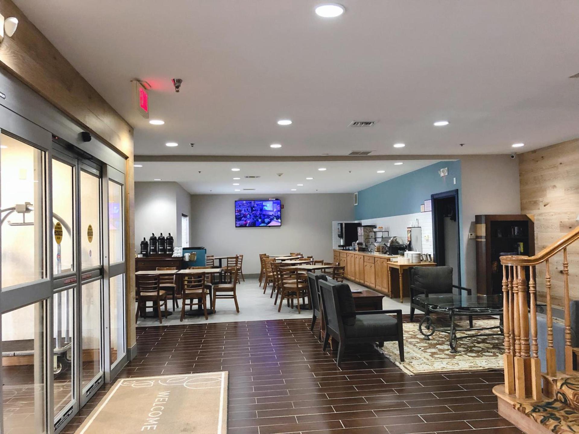 Country Inn & Suites by Radisson, Topeka West, KS photo 8