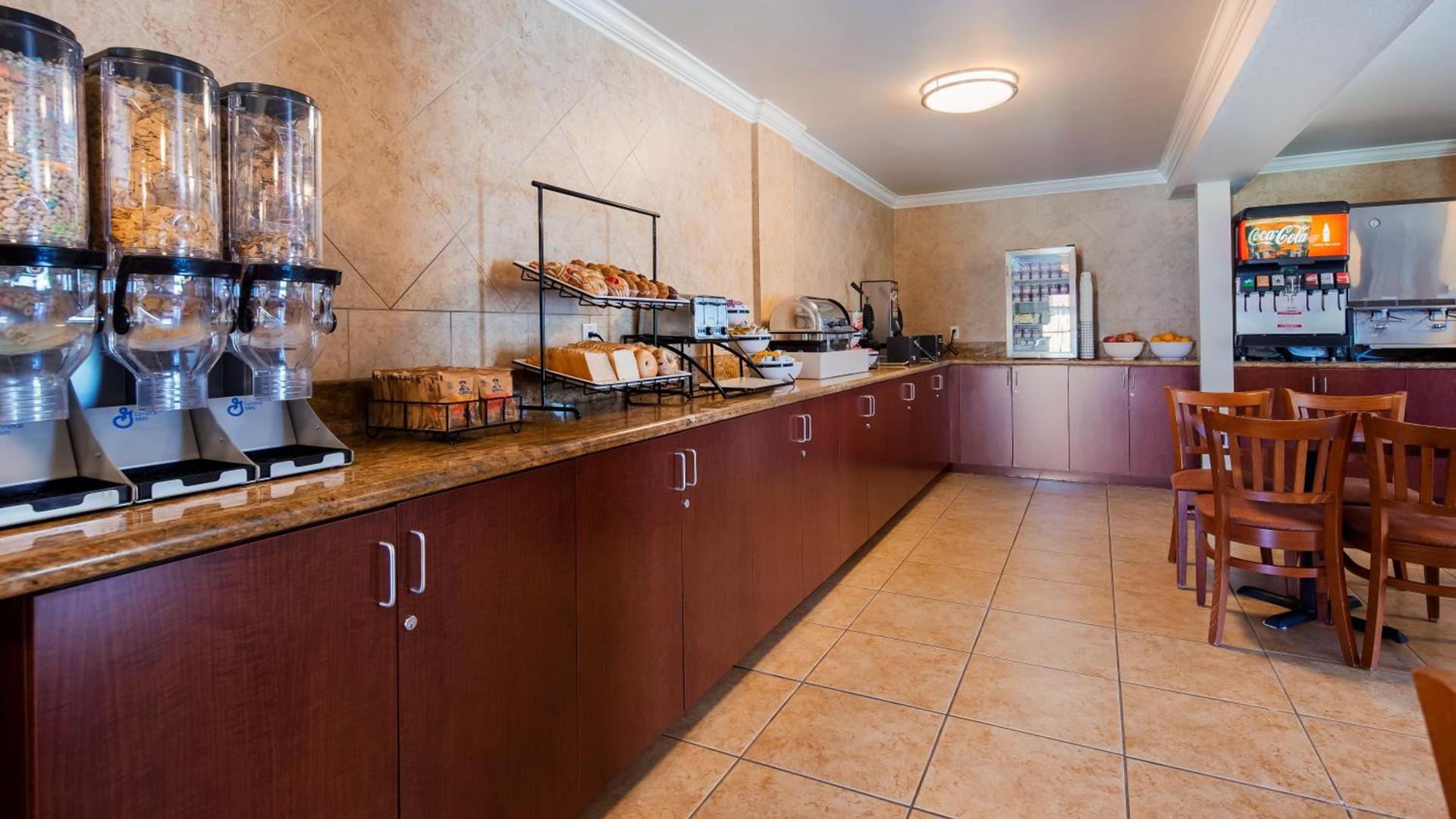 Lompoc Valley Inn and Suites photo 38