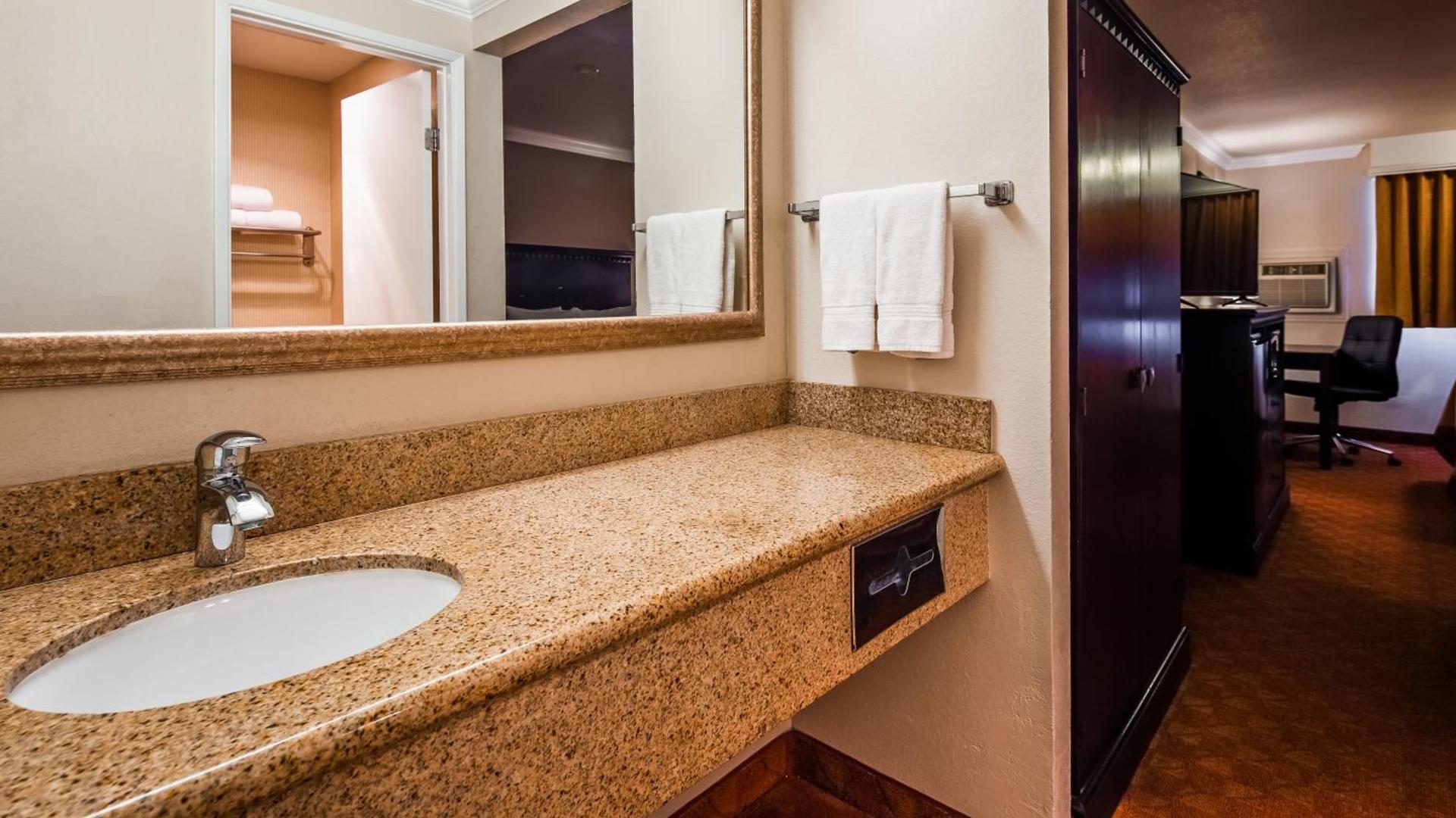 Lompoc Valley Inn and Suites photo 53