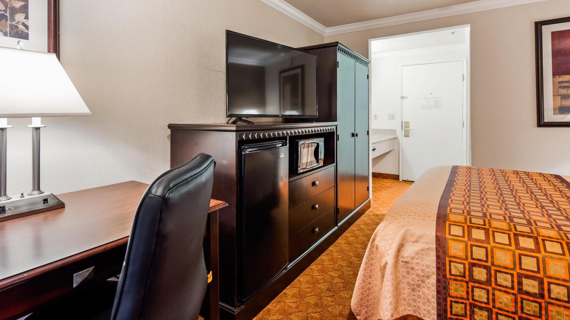 Lompoc Valley Inn and Suites photo 45