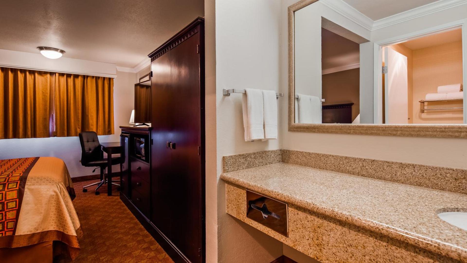 Lompoc Valley Inn and Suites photo 47