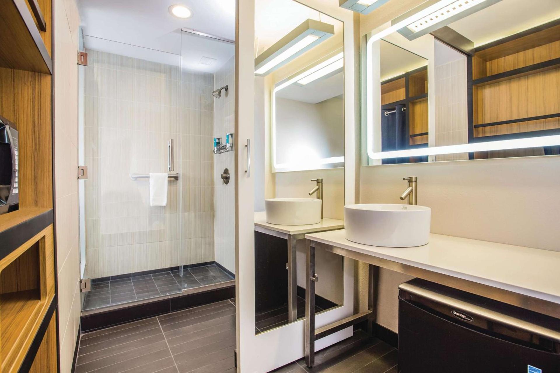 La Quinta by Wyndham Winchester photo 25