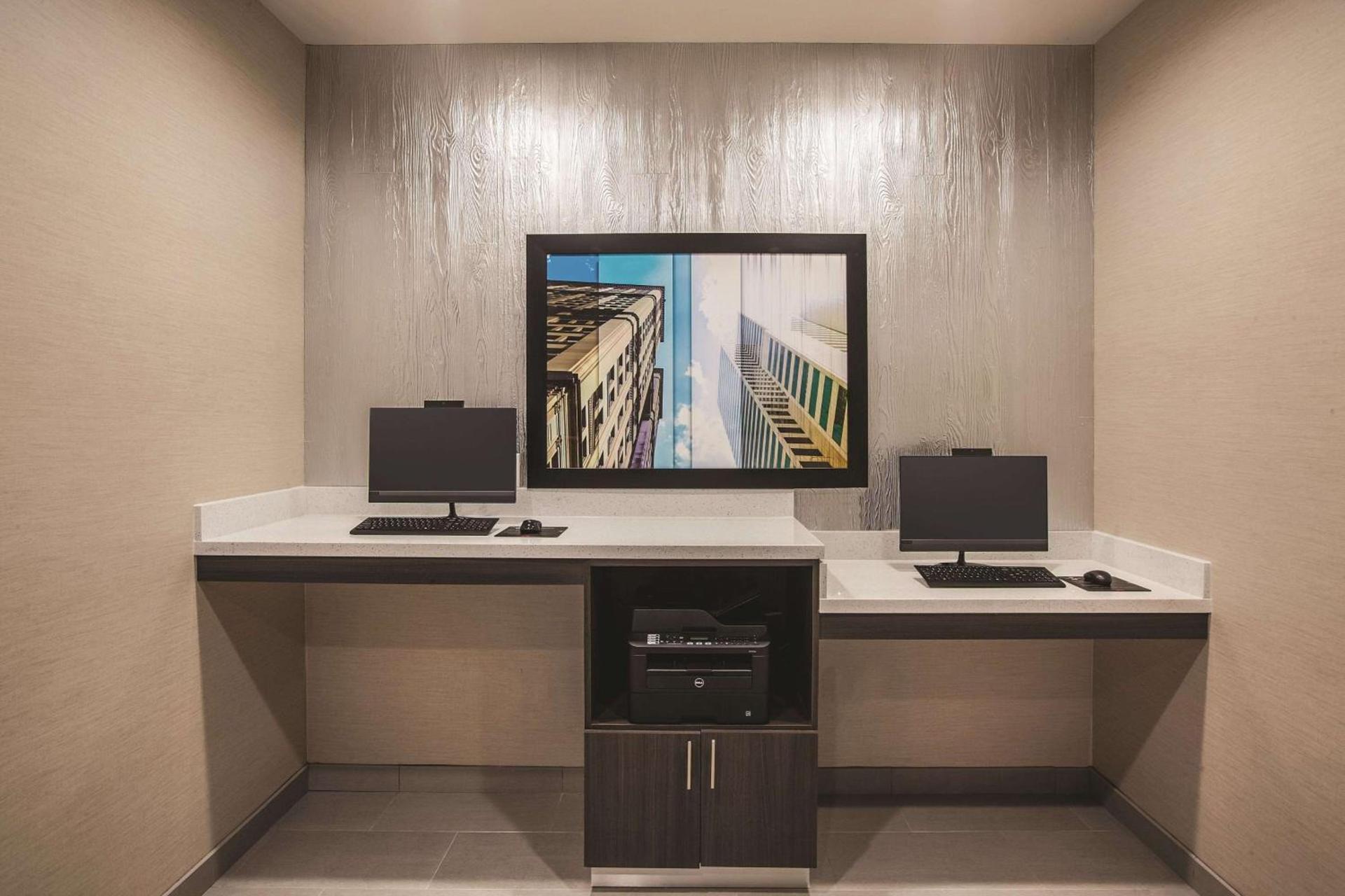 La Quinta by Wyndham Dallas Northeast-Arboretum photo 35
