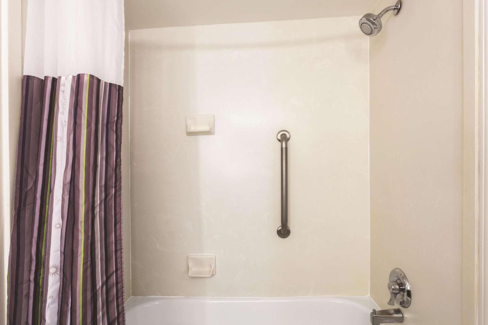 La Quinta by Wyndham Columbus North photo 33