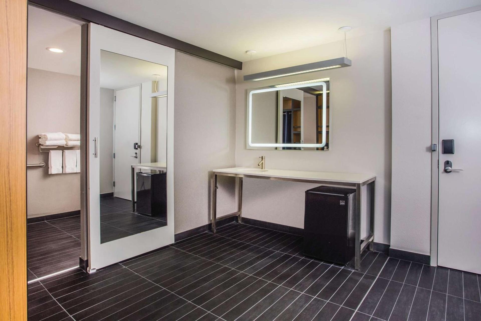 La Quinta by Wyndham Winchester photo 19