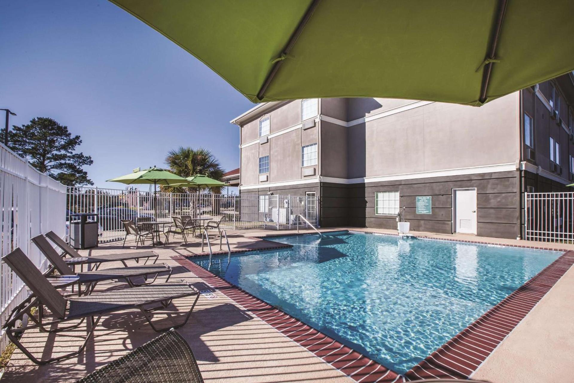 La Quinta by Wyndham Walker - Denham Springs photo 2