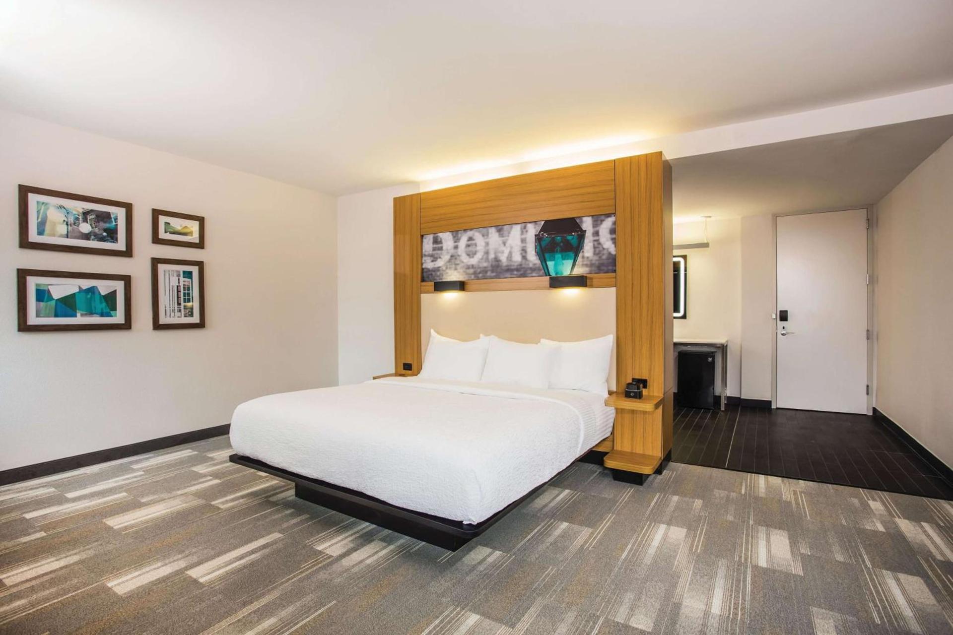 La Quinta by Wyndham Winchester photo 14