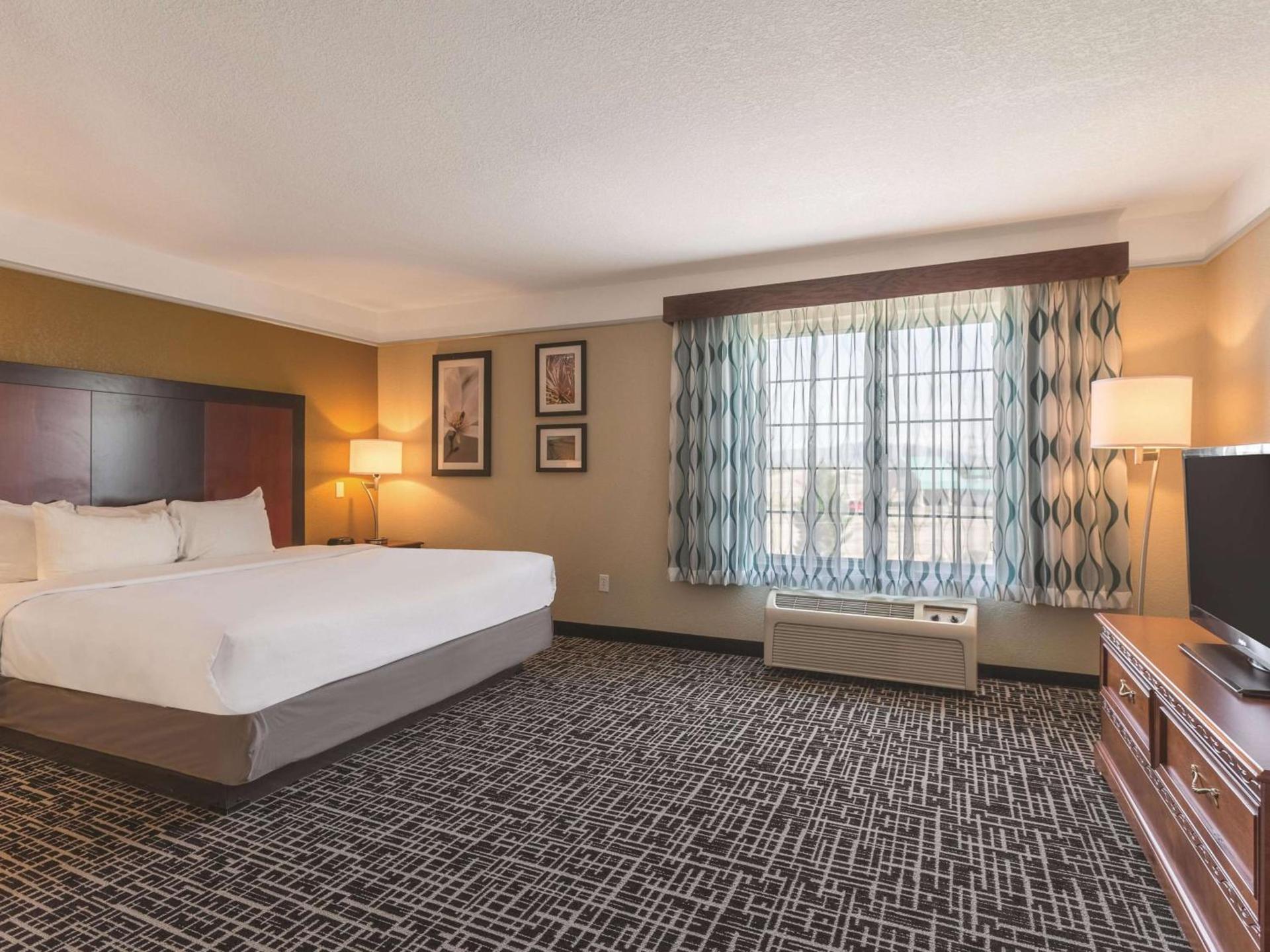 La Quinta by Wyndham Deming photo 6