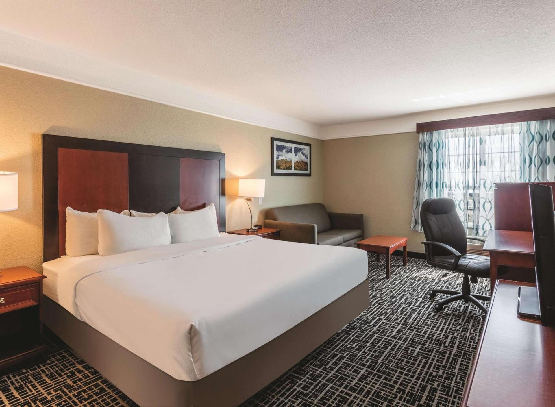 La Quinta by Wyndham Deming photo 10