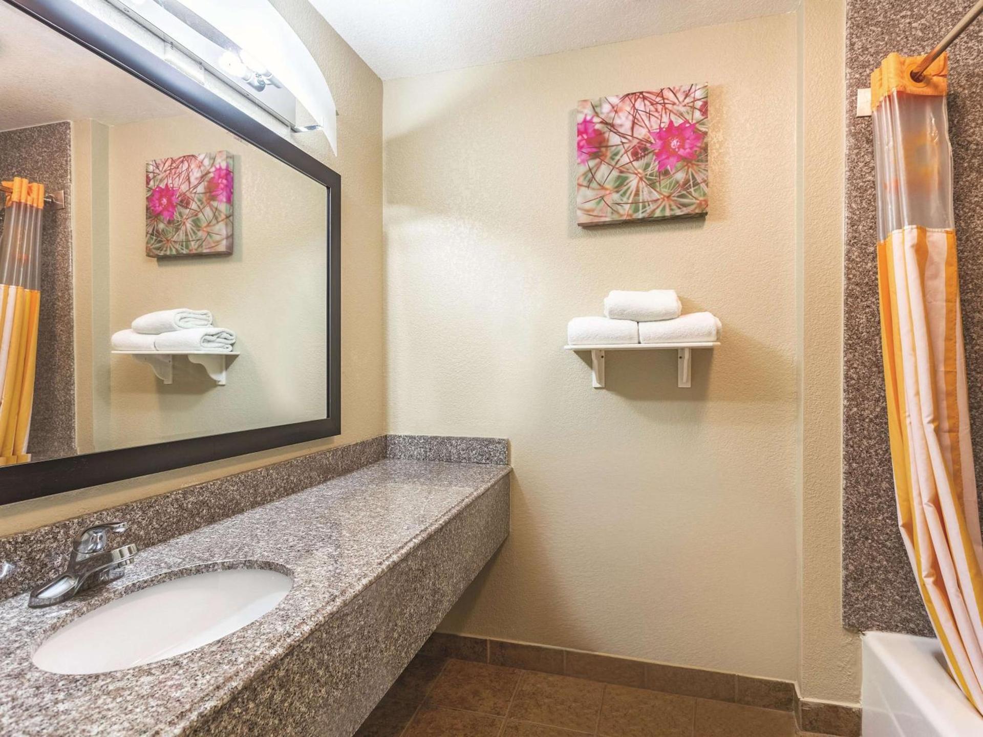 La Quinta by Wyndham Deming photo 12