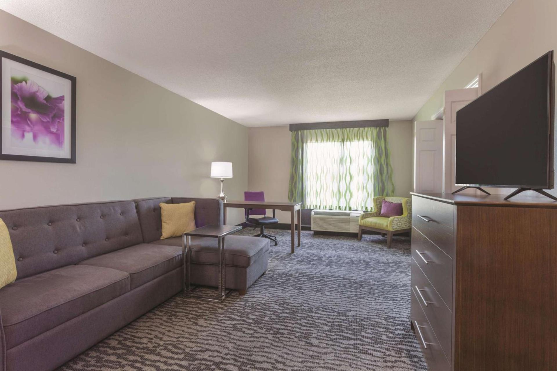 La Quinta by Wyndham Columbus North photo 20