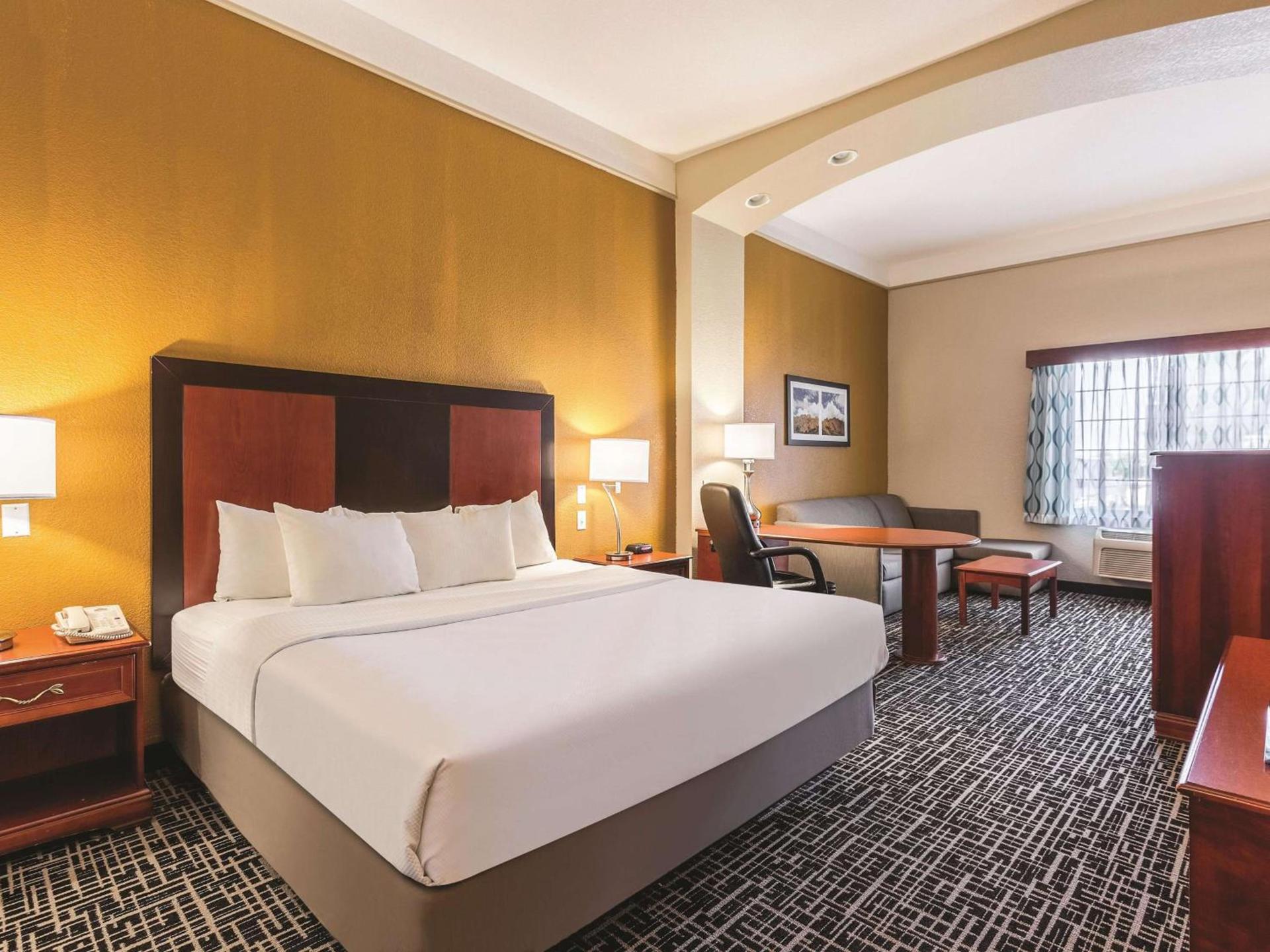 La Quinta by Wyndham Deming photo 17