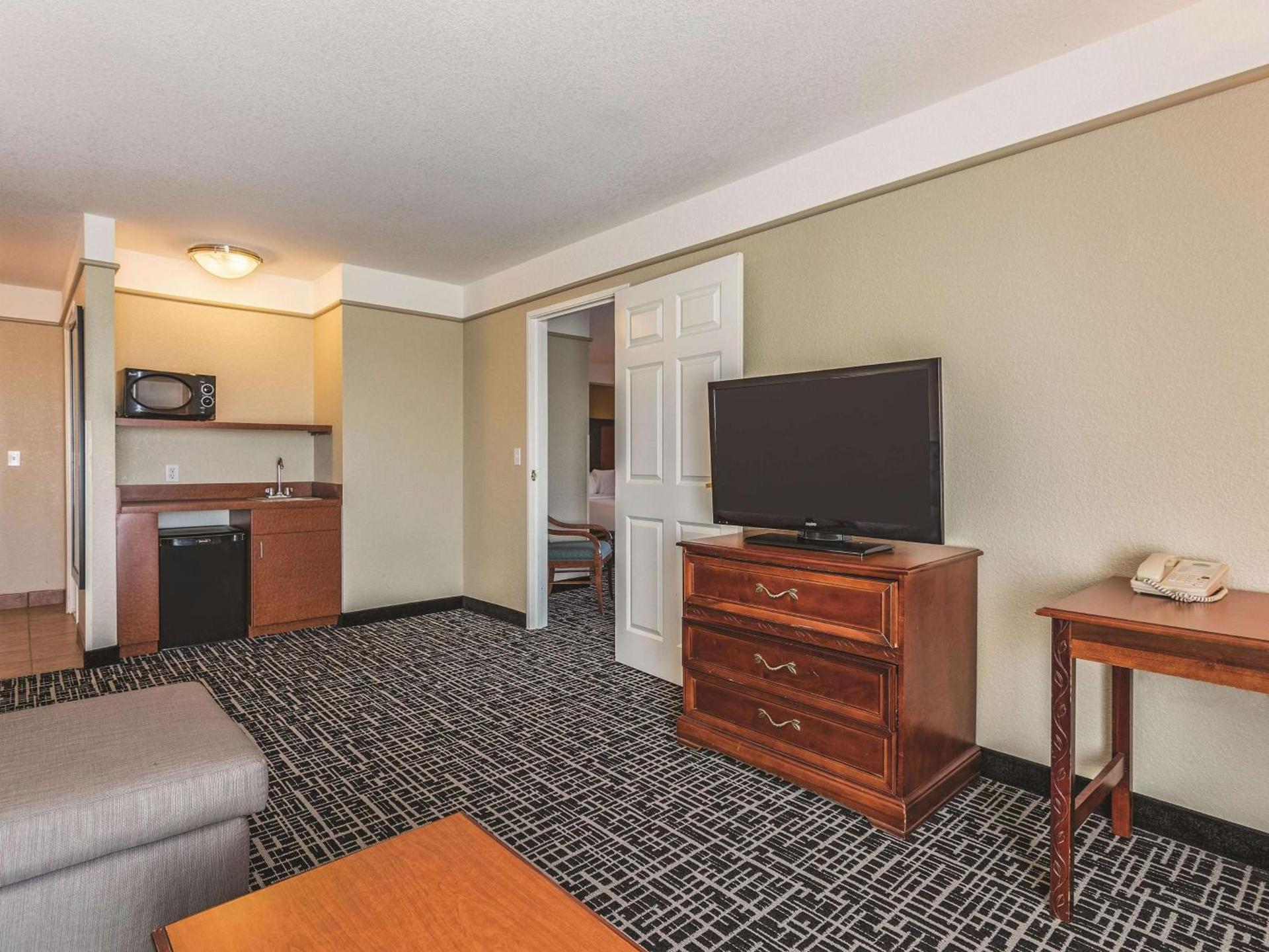 La Quinta by Wyndham Deming photo 18