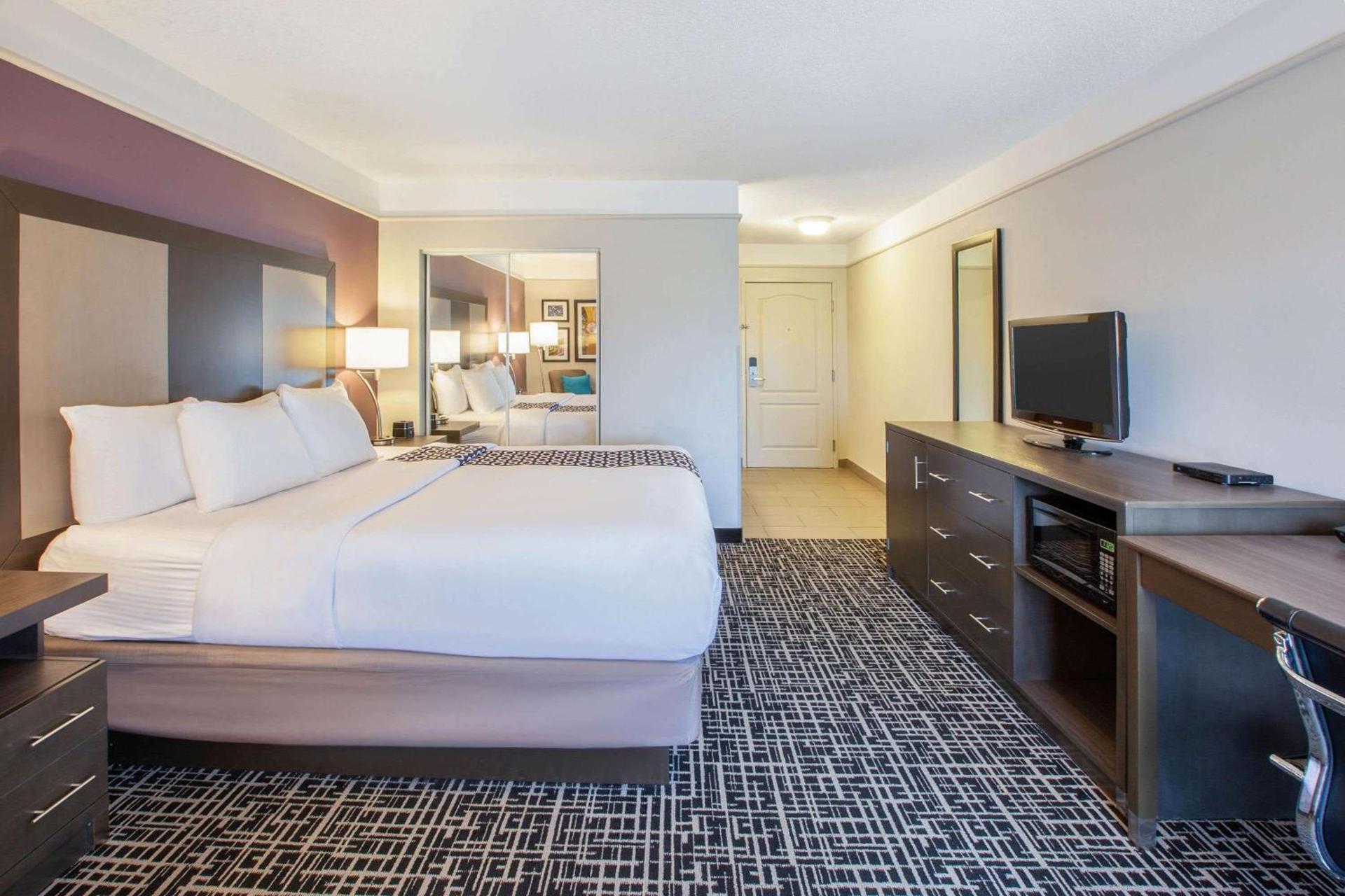 La Quinta by Wyndham Cincinnati Airport Florence photo 20