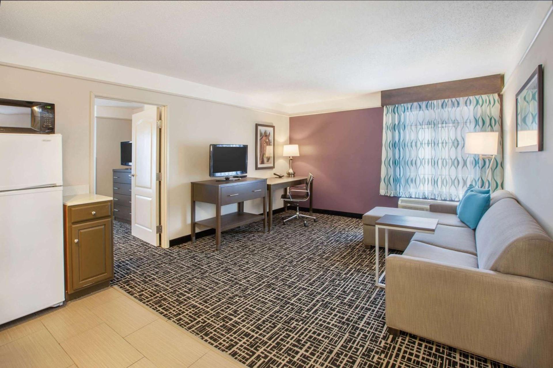 La Quinta by Wyndham Cincinnati Airport Florence photo 16