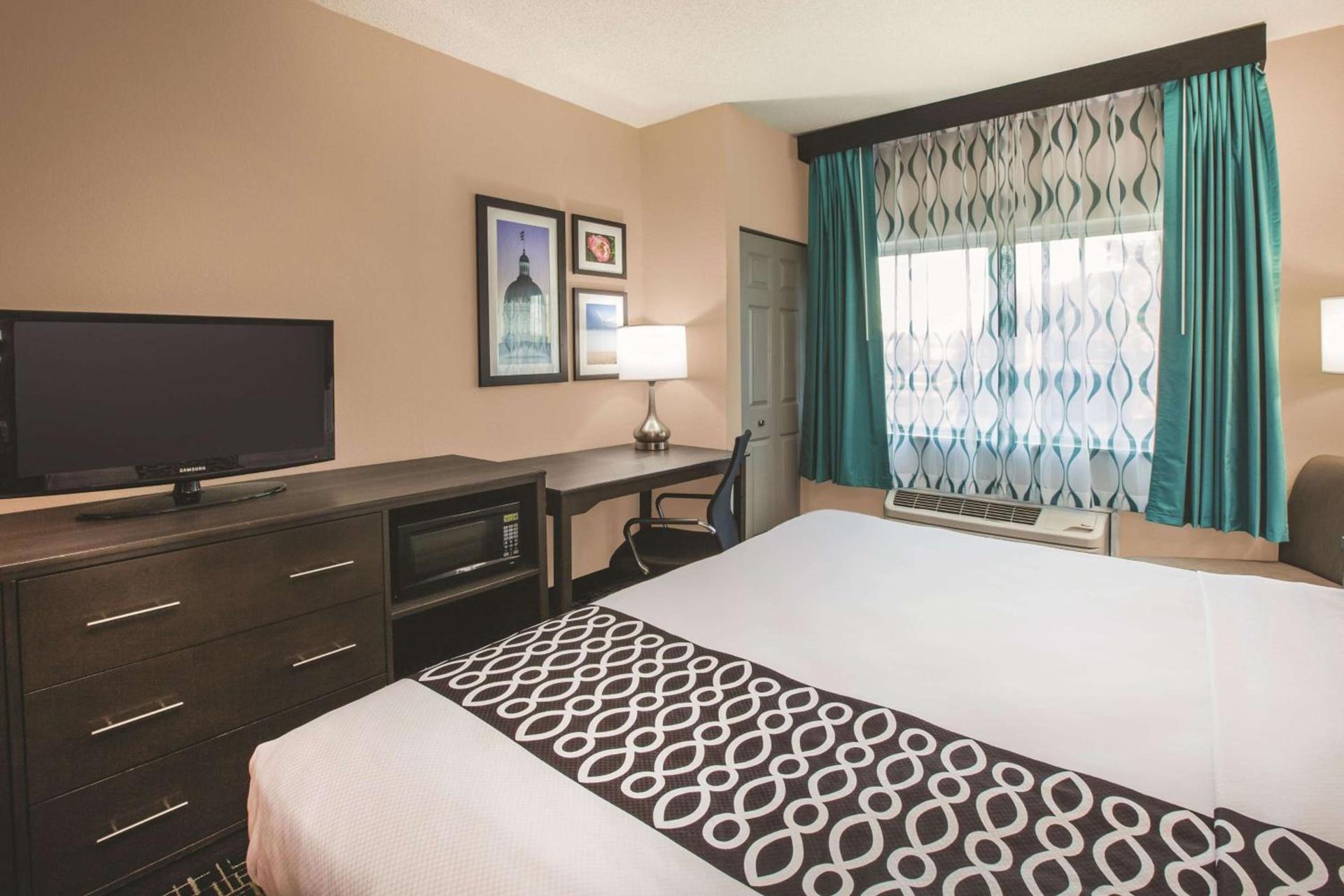 La Quinta Inn by Wyndham Indianapolis North photo 11