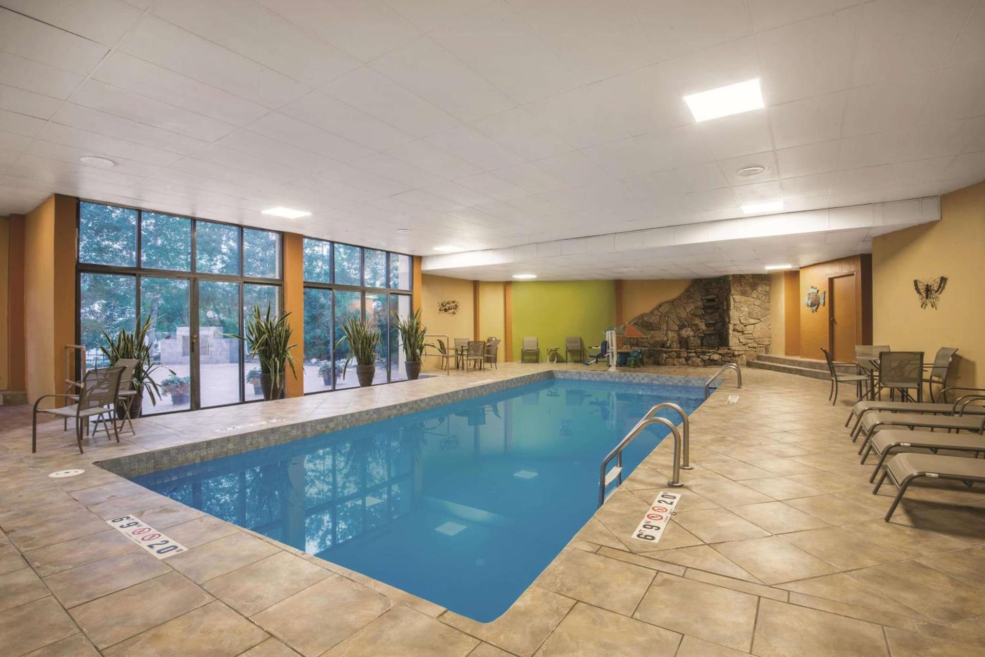 Mountain Valley Inn & Suites photo 10