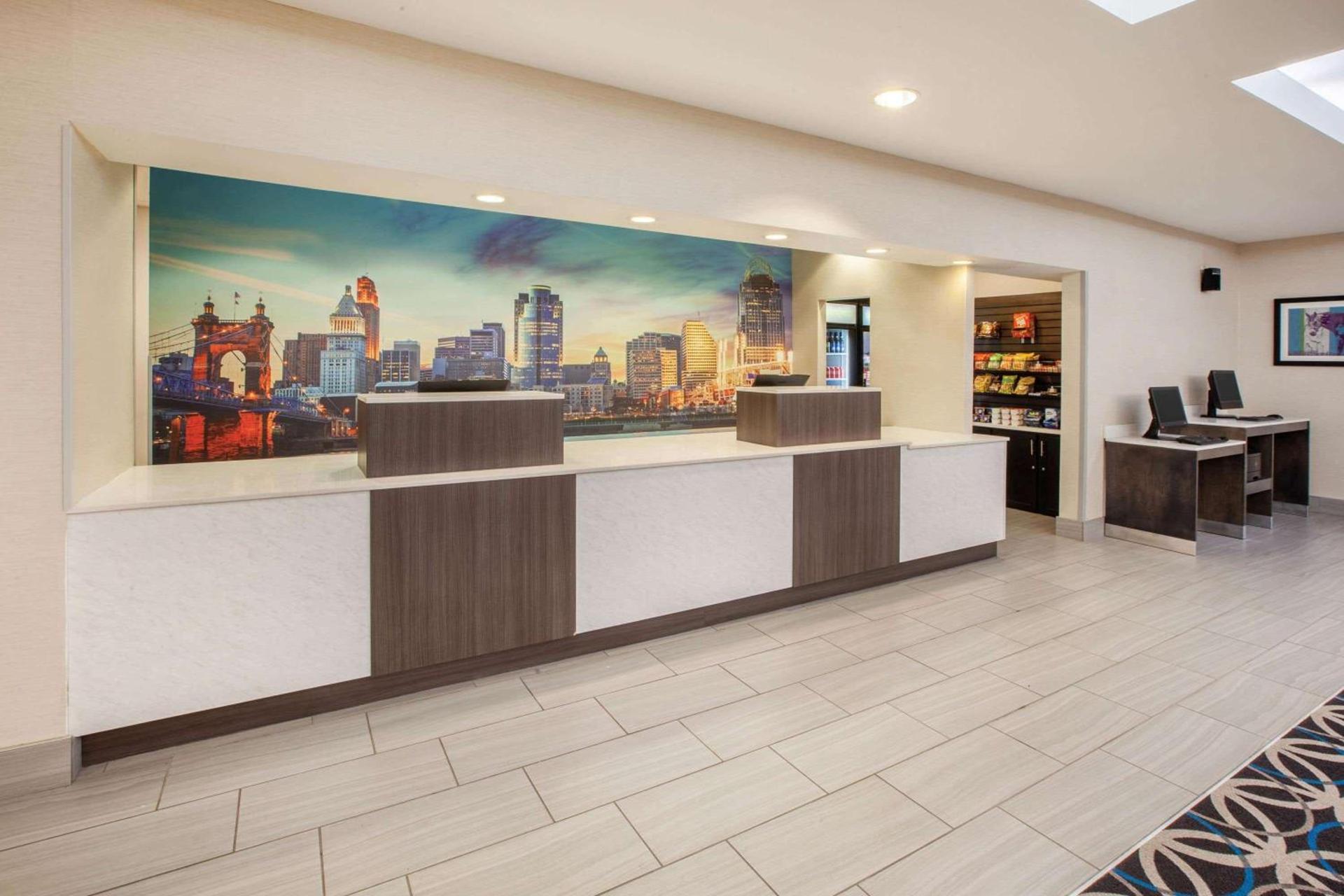 La Quinta by Wyndham Cincinnati Airport Florence photo 5