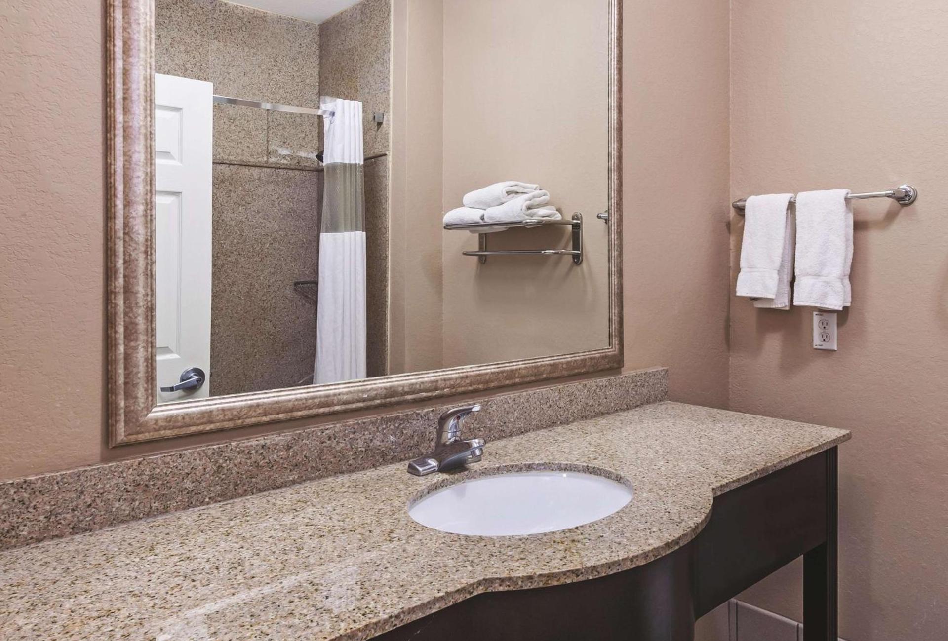La Quinta by Wyndham Pearland photo 24