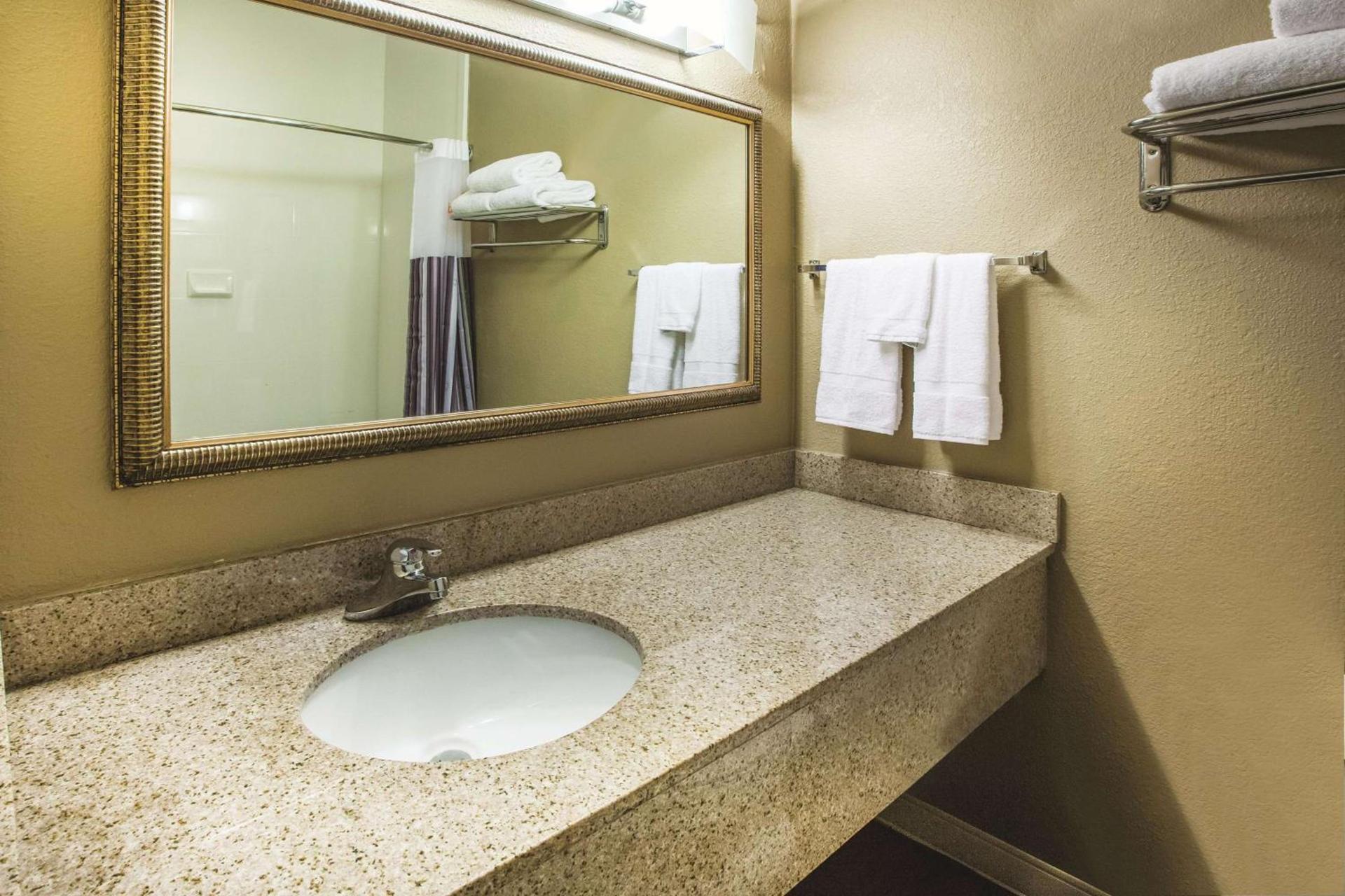 La Quinta Inn by Wyndham Indianapolis North photo 15