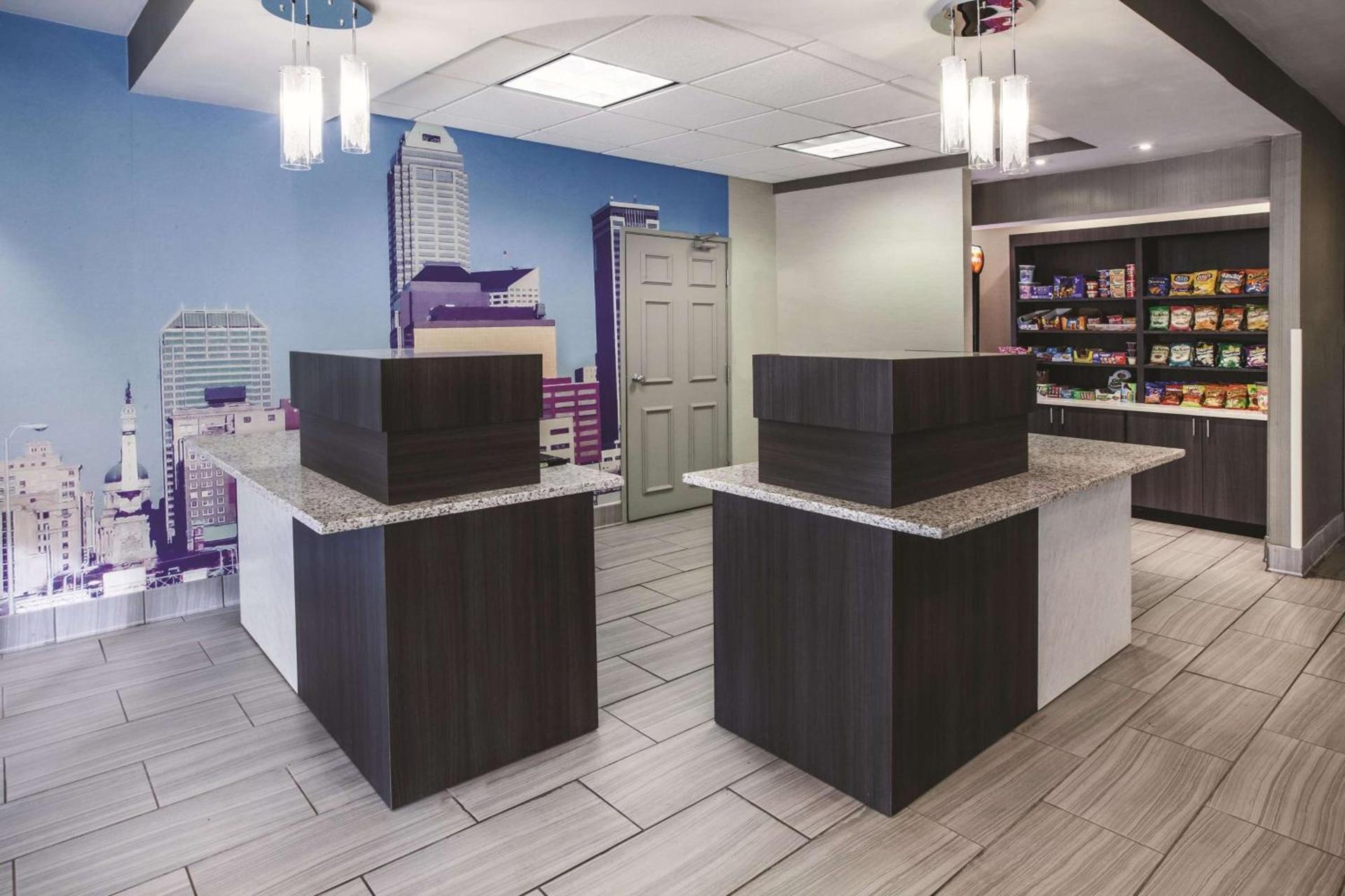 La Quinta Inn by Wyndham Indianapolis North photo 5