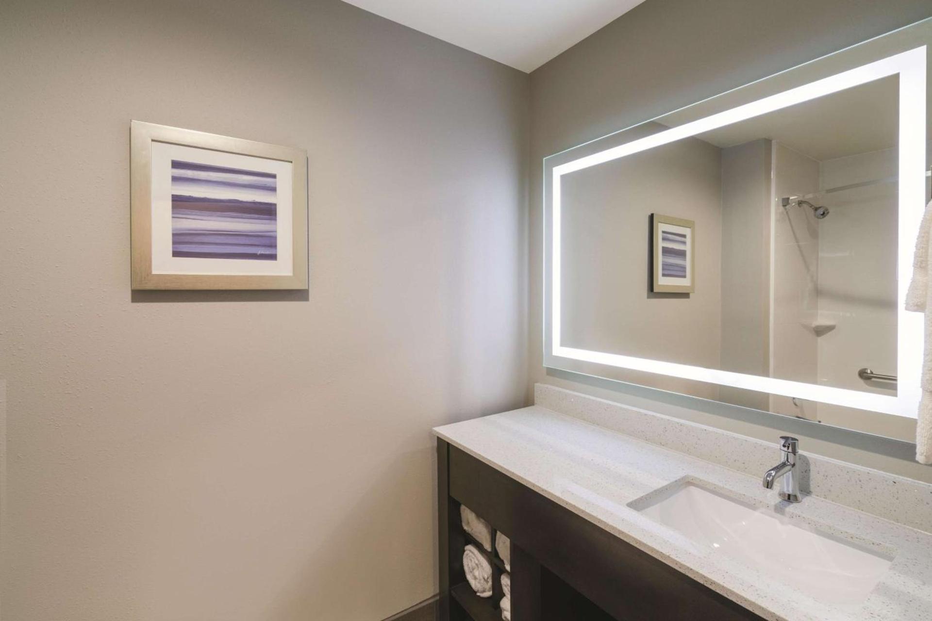 La Quinta by Wyndham Opelika Auburn photo 15