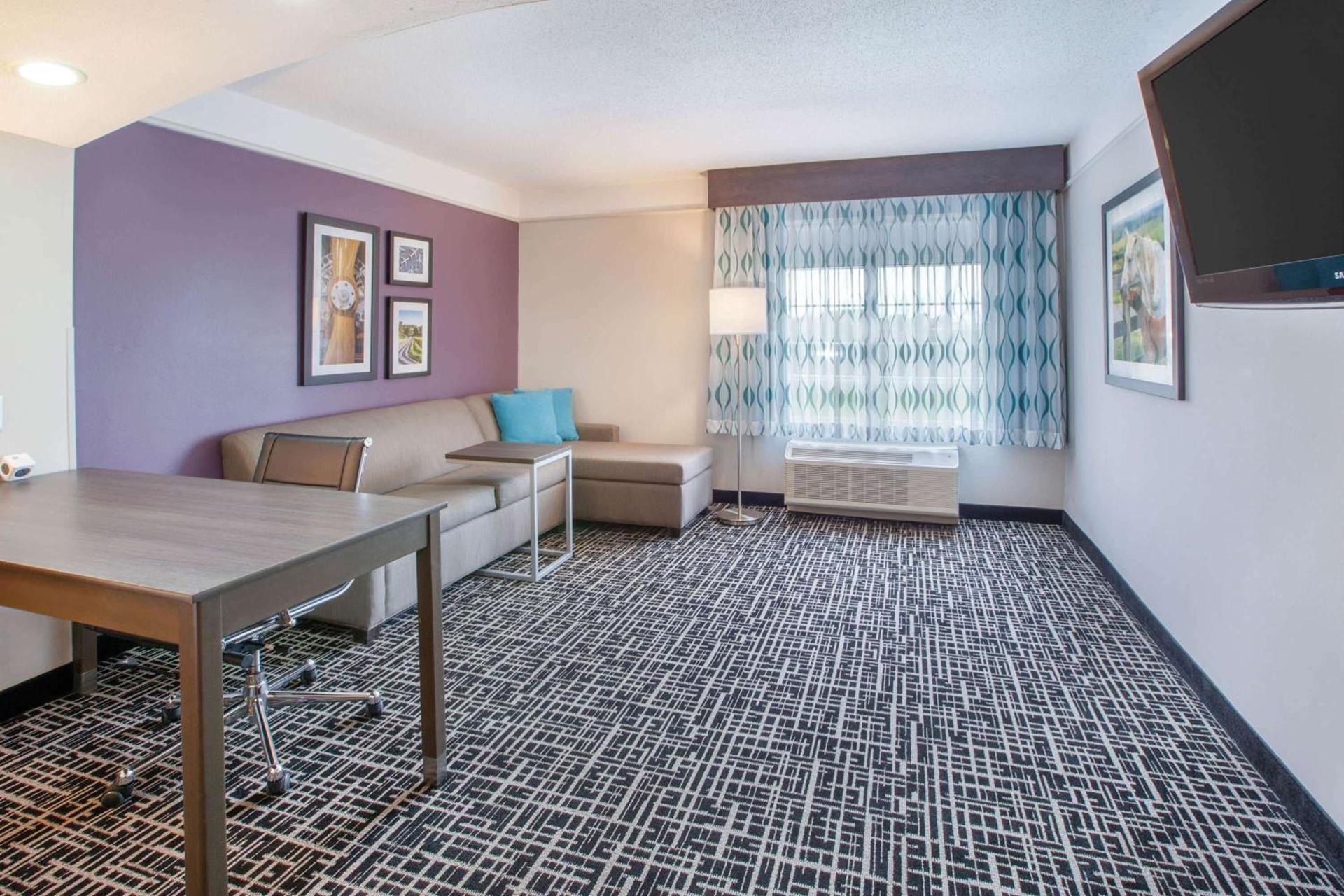 La Quinta by Wyndham Cincinnati Airport Florence photo 11