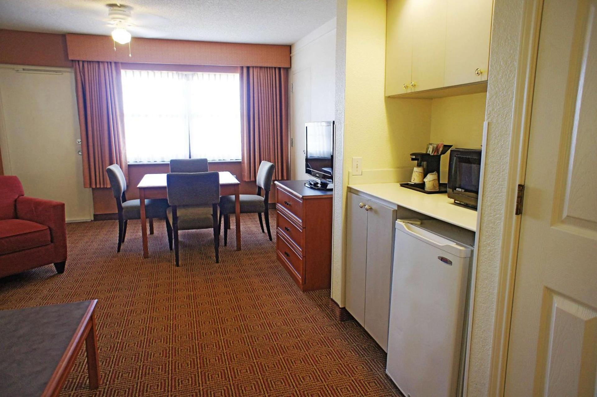 La Quinta by Wyndham Coral Springs University Dr photo 3