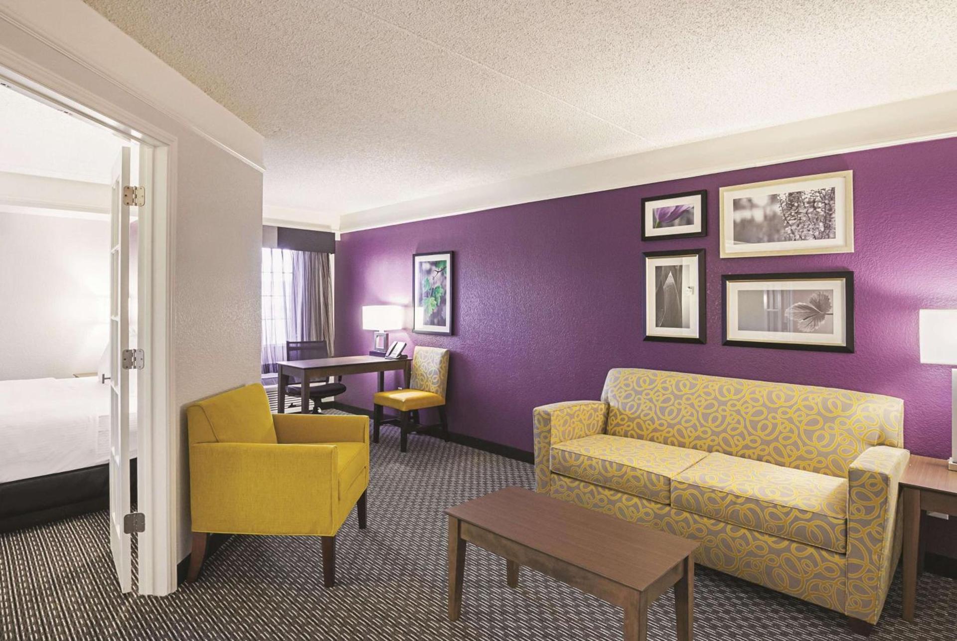 La Quinta by Wyndham Fort Worth North photo 2