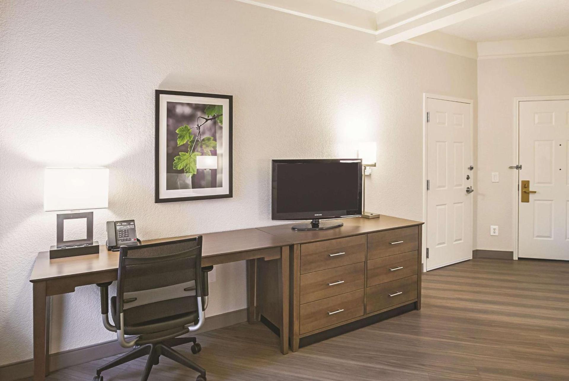 La Quinta by Wyndham Fort Worth North photo 6