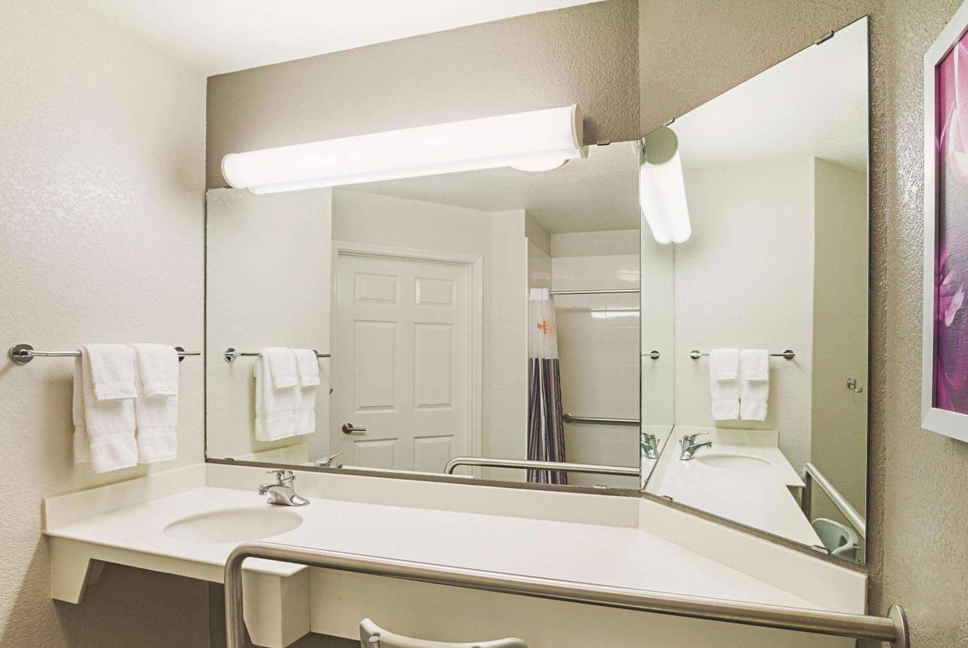 La Quinta by Wyndham Fort Worth North photo 7