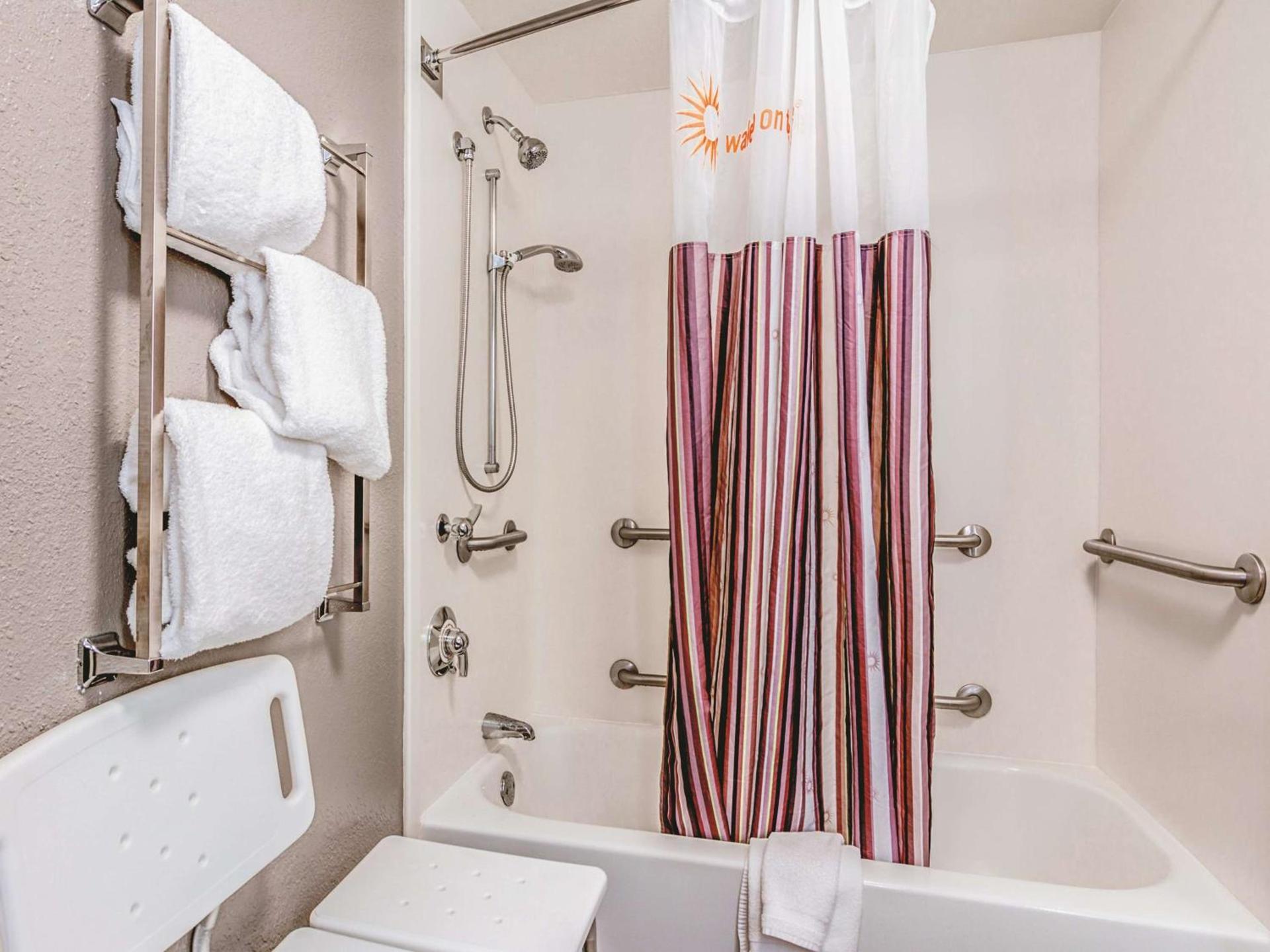 La Quinta Inn & Suites by Wyndham Phoenix Scottsdale photo 10
