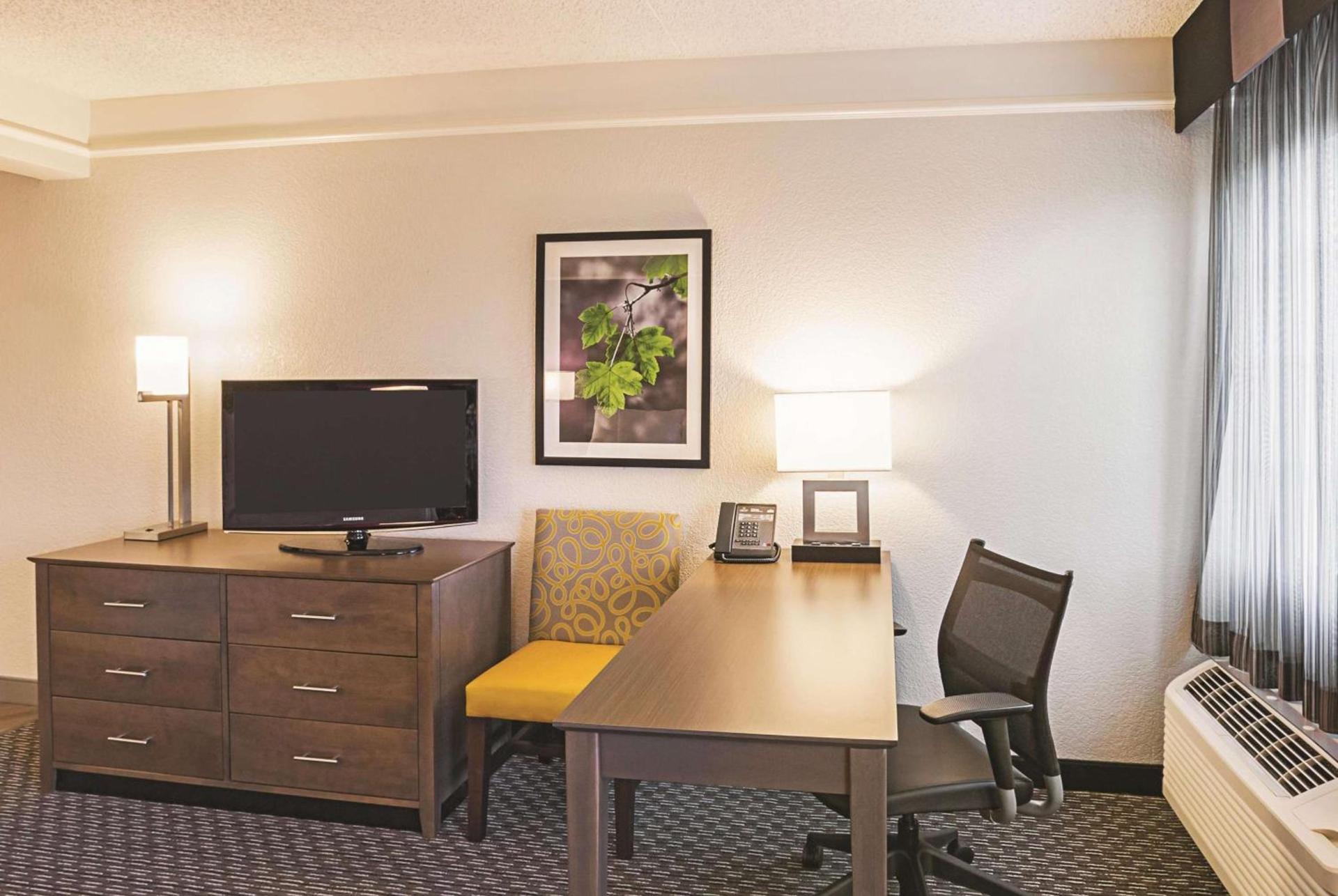 La Quinta by Wyndham Fort Worth North photo 9