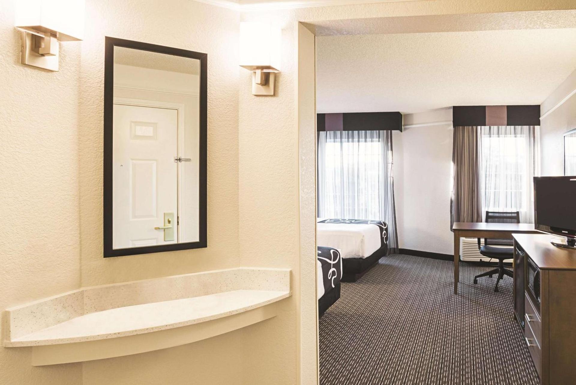 La Quinta by Wyndham Fort Worth North photo 12