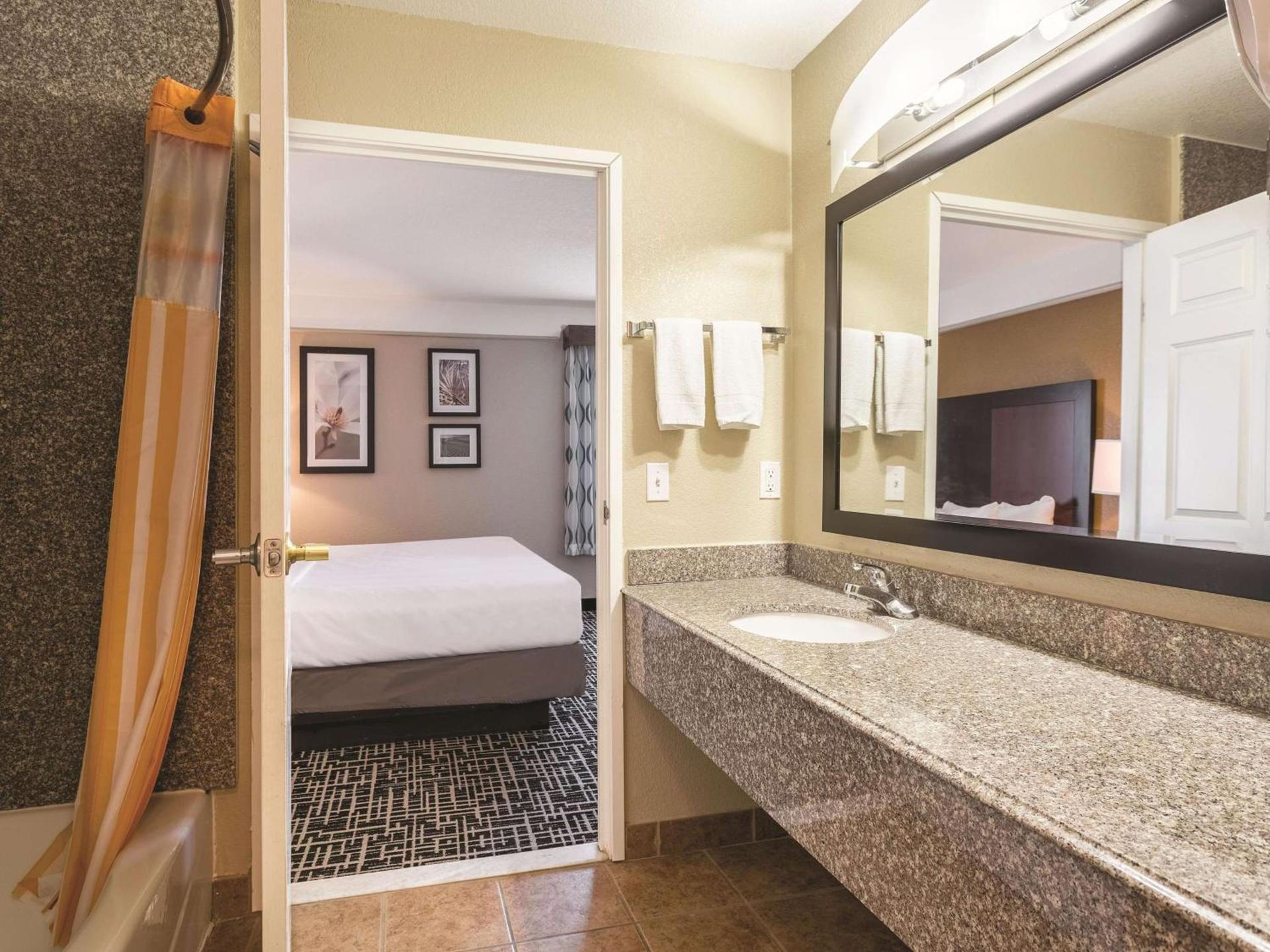 La Quinta by Wyndham Deming photo 25