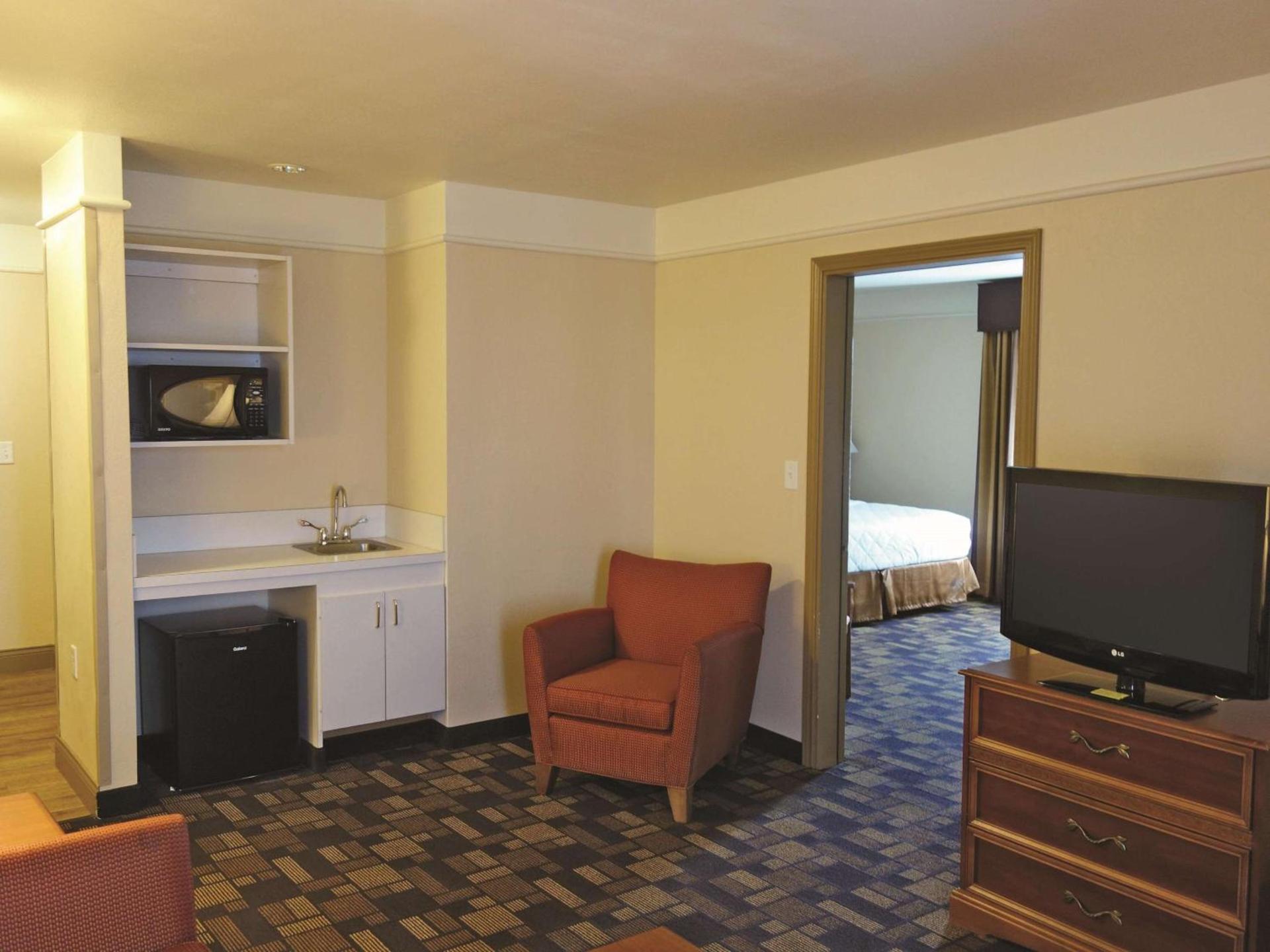 La Quinta by Wyndham Seguin photo 23