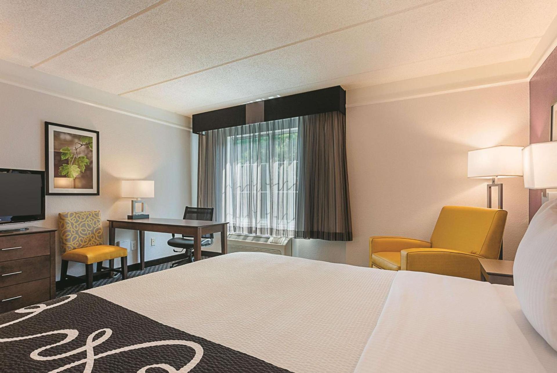 La Quinta by Wyndham Atlanta Alpharetta photo 27